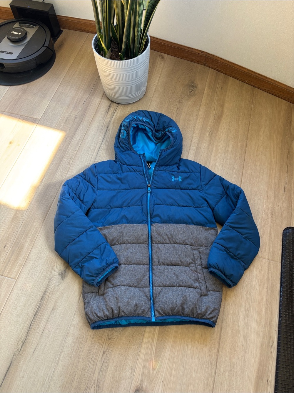 🌑Boys youth large Under Armour Puffer Coat🌑